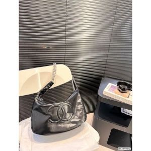 シャネル Chanel 24p hoboショルダーバッグ 可愛い A28052