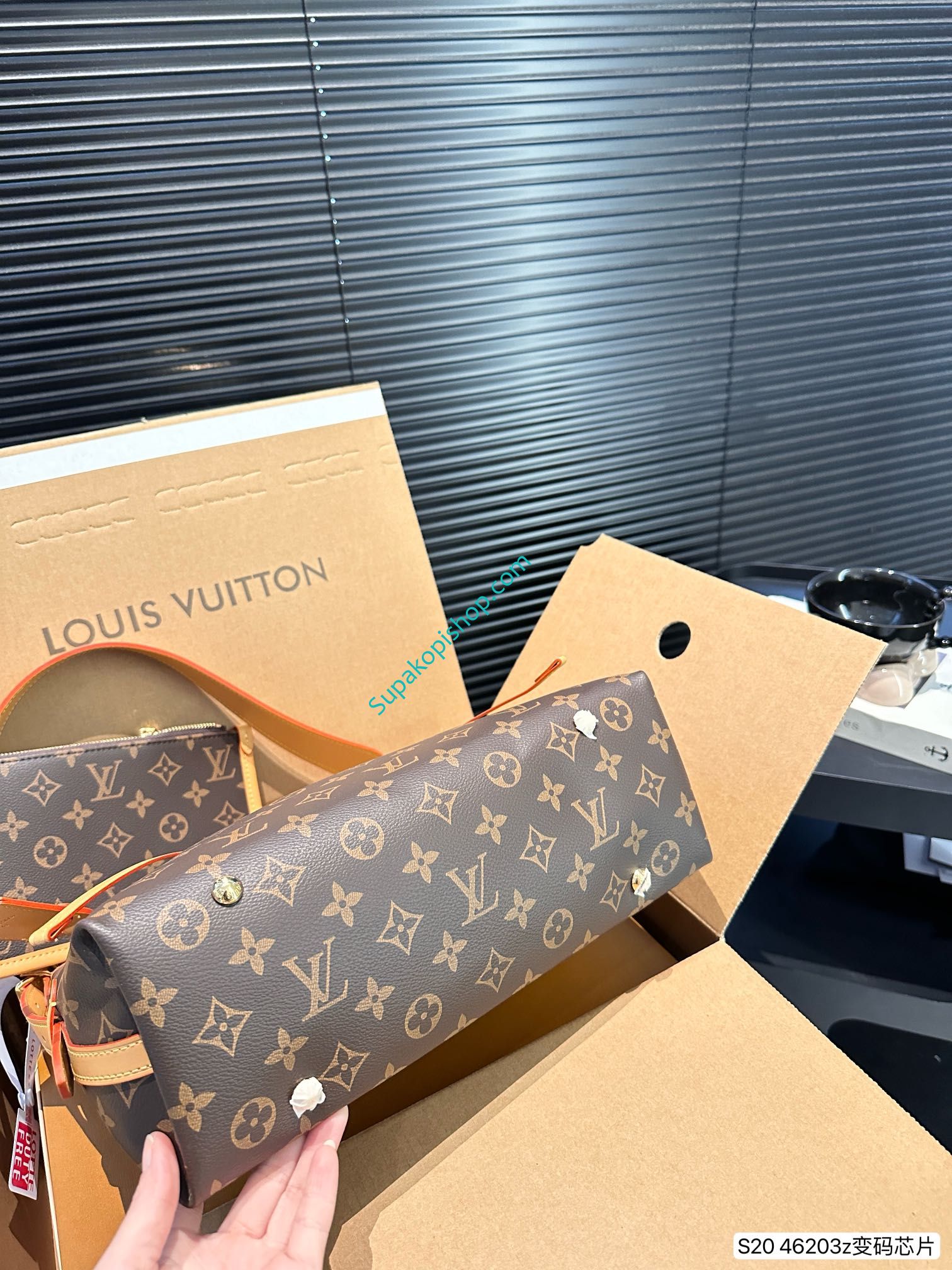 ルイヴィトン Lv Carryall ショルダーバッグ 通勤 A28320