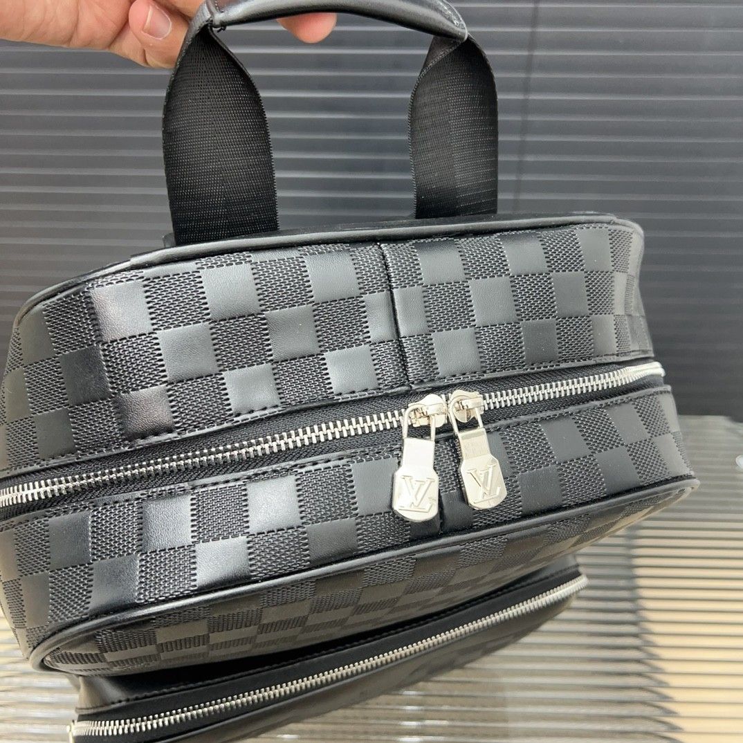 Louisvuitton バックパック　メンズ クラシックで多用途 A28472