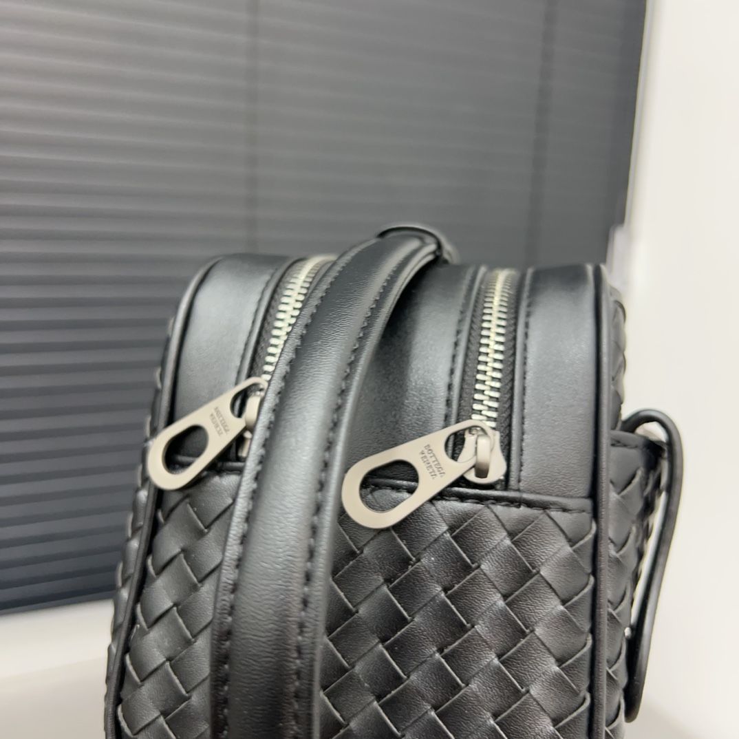 Bottega Veneta クラッチバッグ 化粧ポーチ おしゃれ ファション A26943