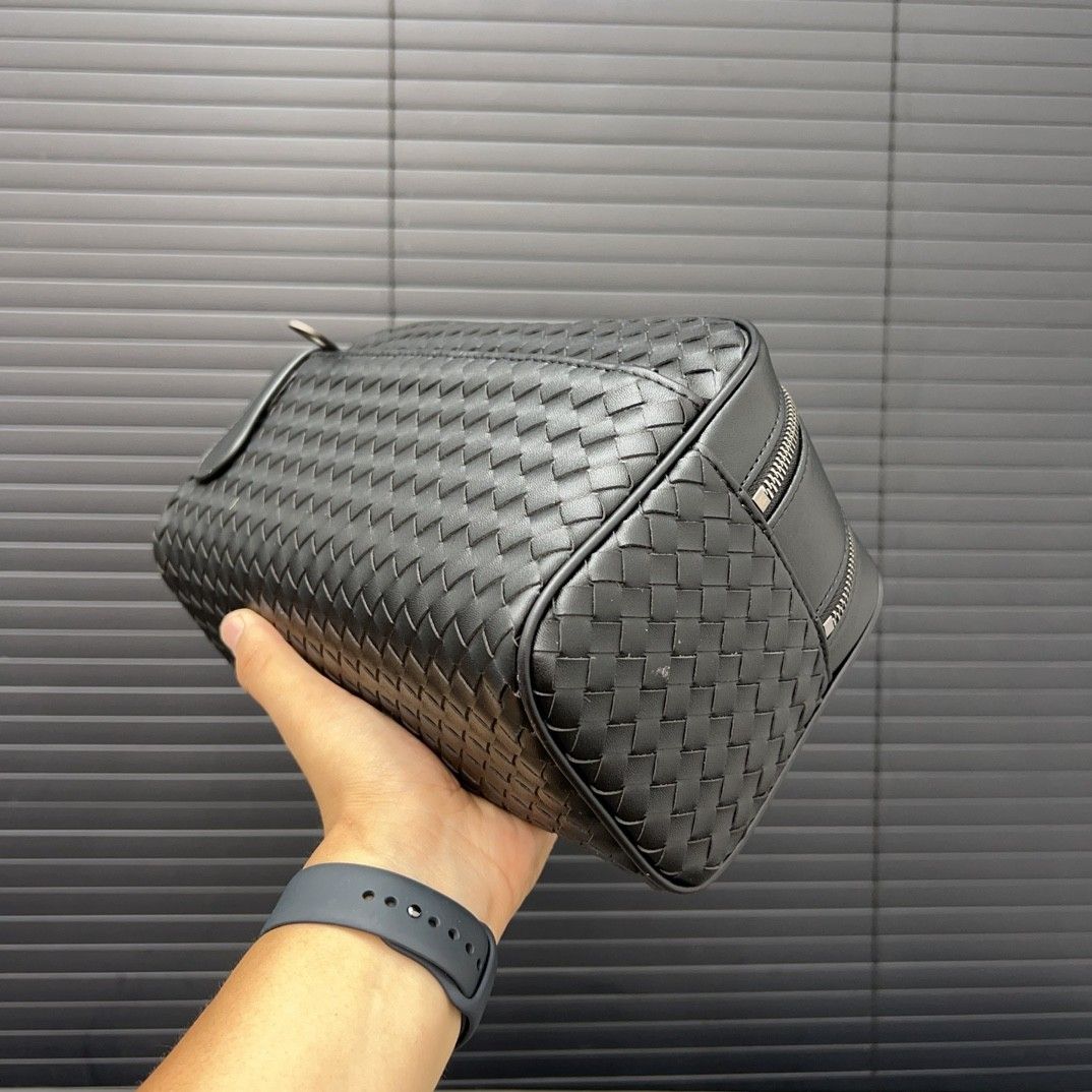 Bottega Veneta クラッチバッグ 化粧ポーチ おしゃれ ファション A26943