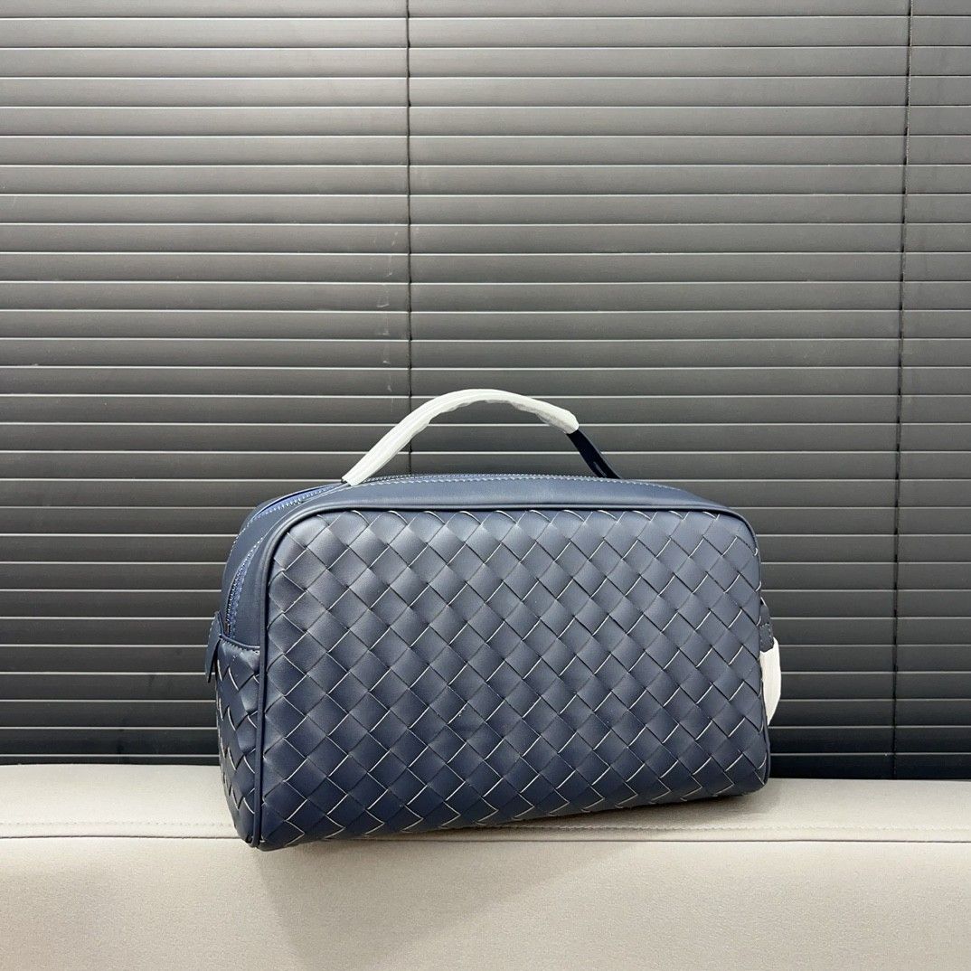 Bottega Veneta クラッチバッグ 化粧ポーチ おしゃれ ファション A26943