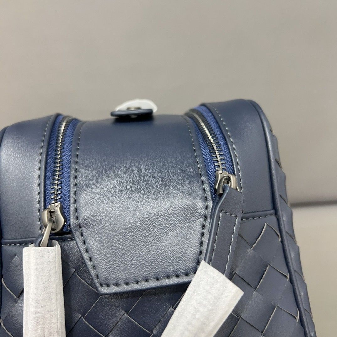 Bottega Veneta クラッチバッグ 化粧ポーチ おしゃれ ファション A26943