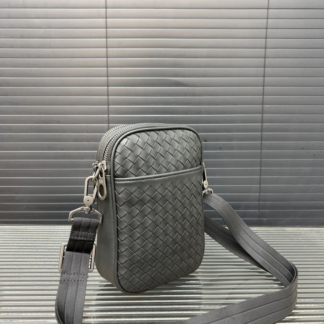 Bottega Veneta ショルダーバッグ 人気 メンズ向け A28650