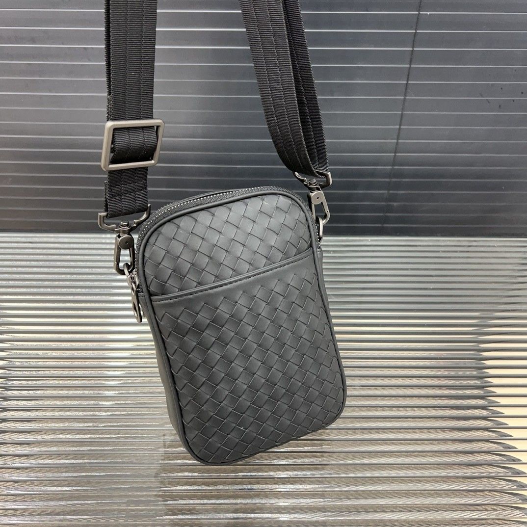 Bottega Veneta ショルダーバッグ 人気 メンズ向け A28650