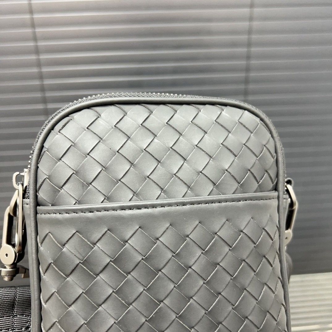 Bottega Veneta ショルダーバッグ 人気 メンズ向け A28650