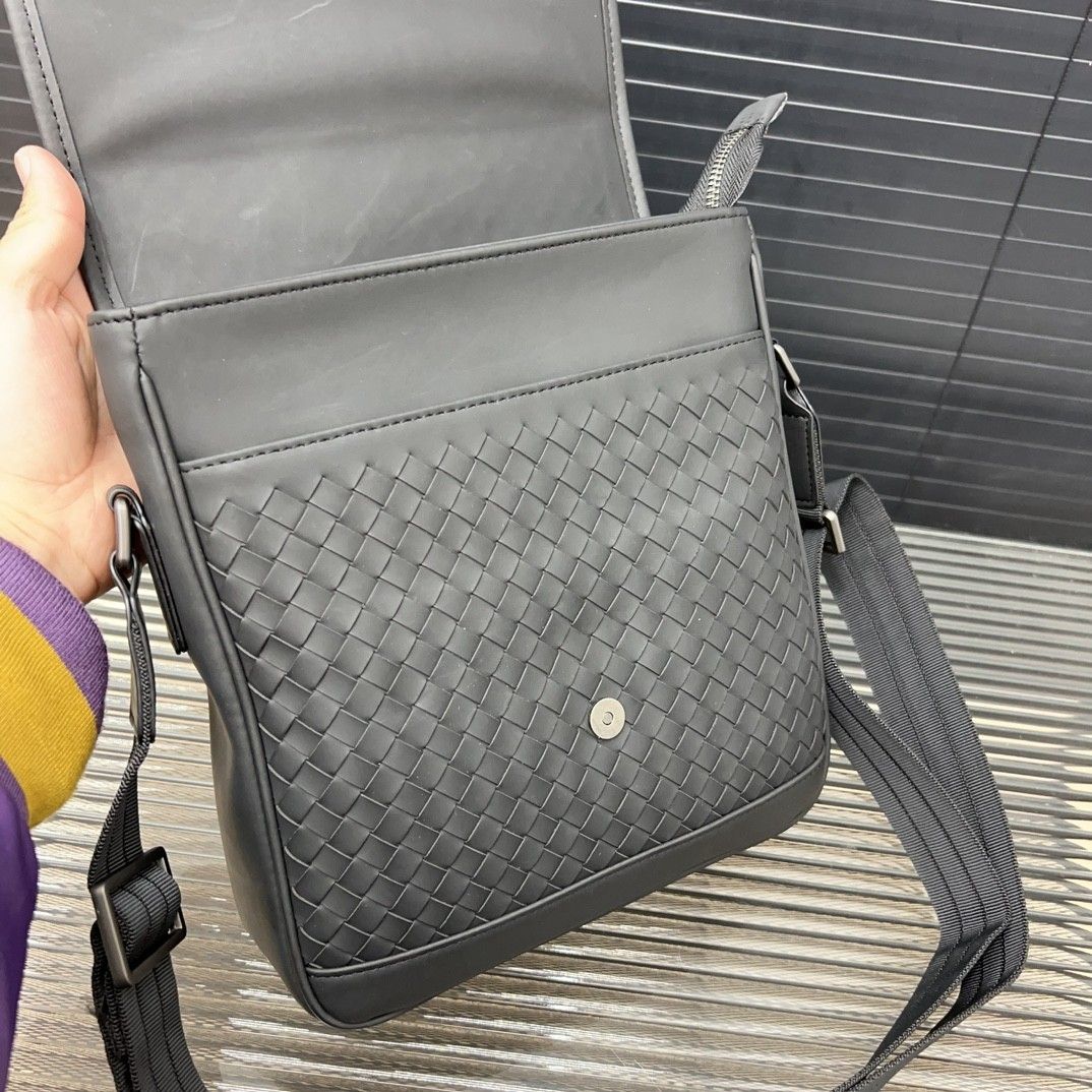 Bottega Veneta ショルダーバッグ 人気 メンズ向け A28651