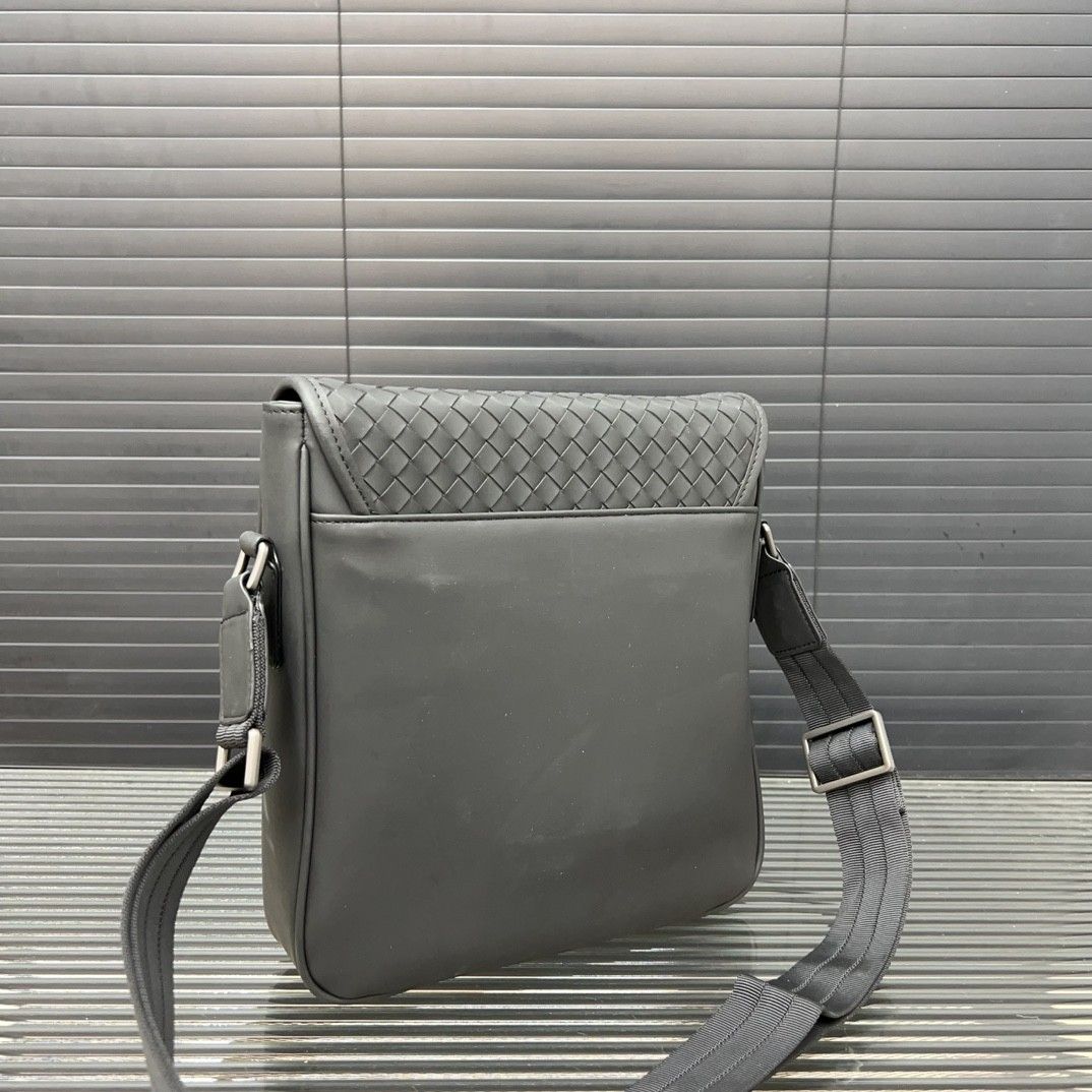 Bottega Veneta ショルダーバッグ 人気 メンズ向け A28651