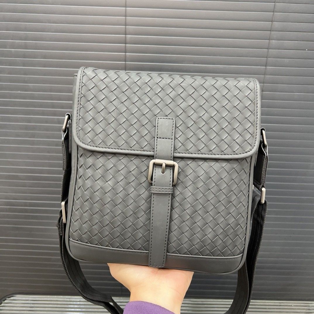 Bottega Veneta ショルダーバッグ 人気 メンズ向け A28651