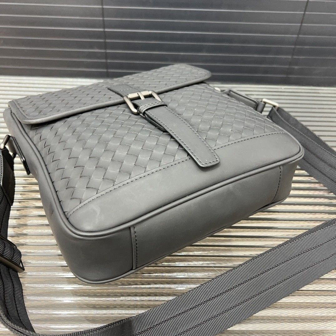 Bottega Veneta ショルダーバッグ 人気 メンズ向け A28651