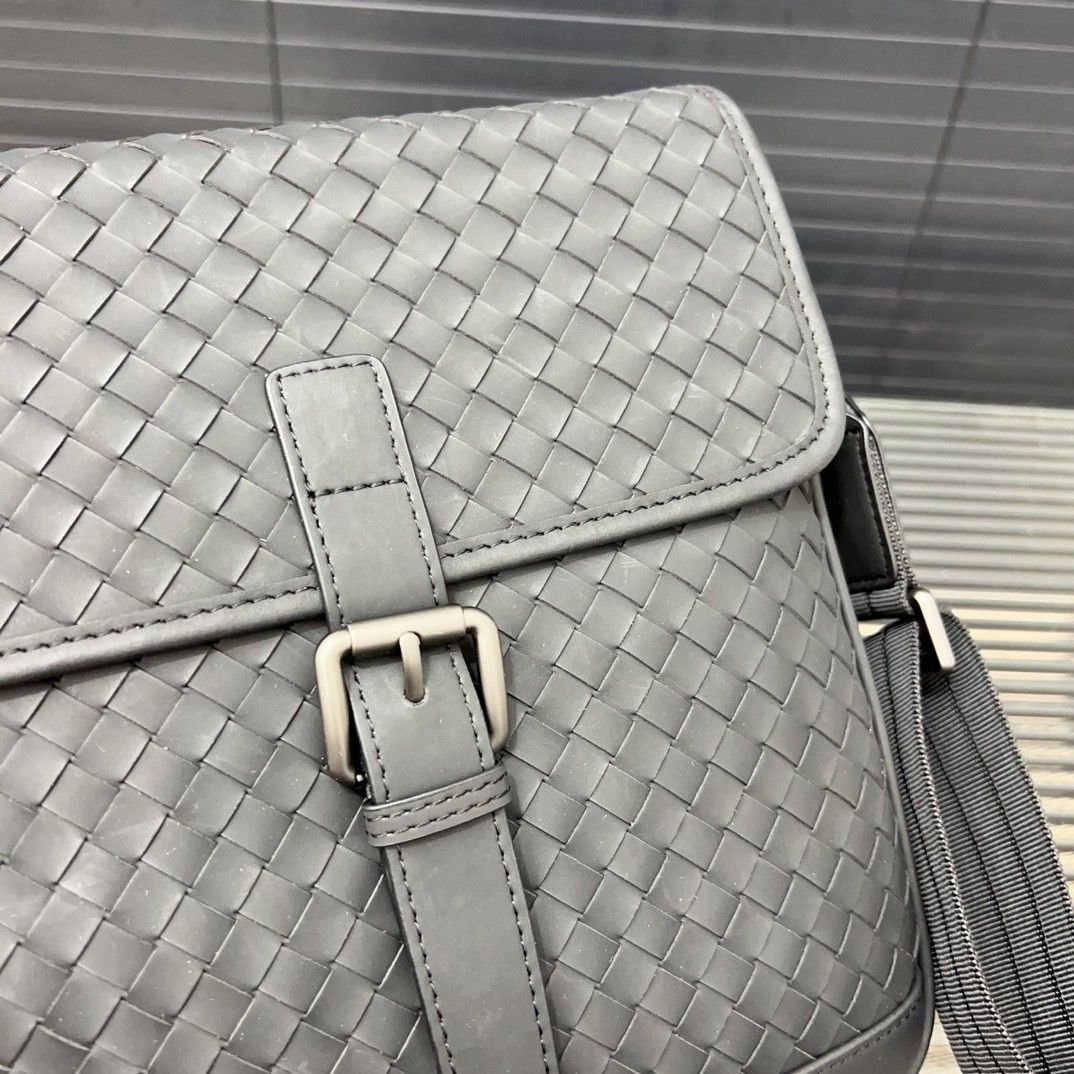 Bottega Veneta ショルダーバッグ 人気 メンズ向け A28651