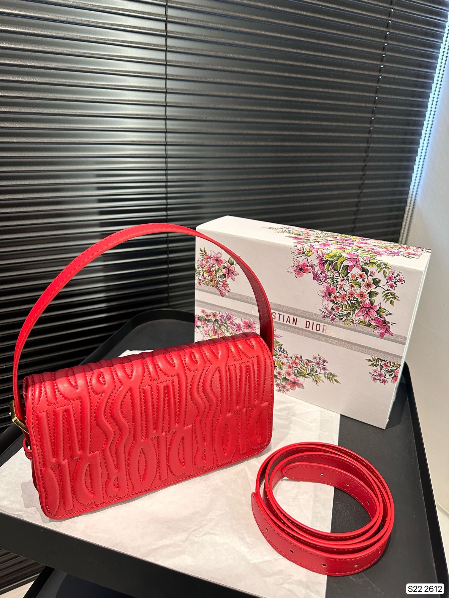 ディオール ショルダーバッグ Miss Dior Graffiti A28660