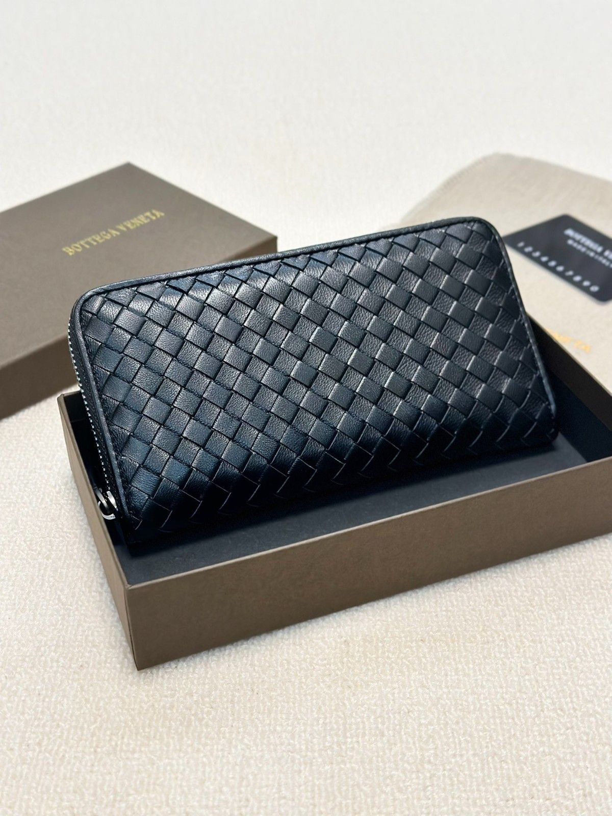 Bottega Veneta 長財布 人気 メンズ向け A28776