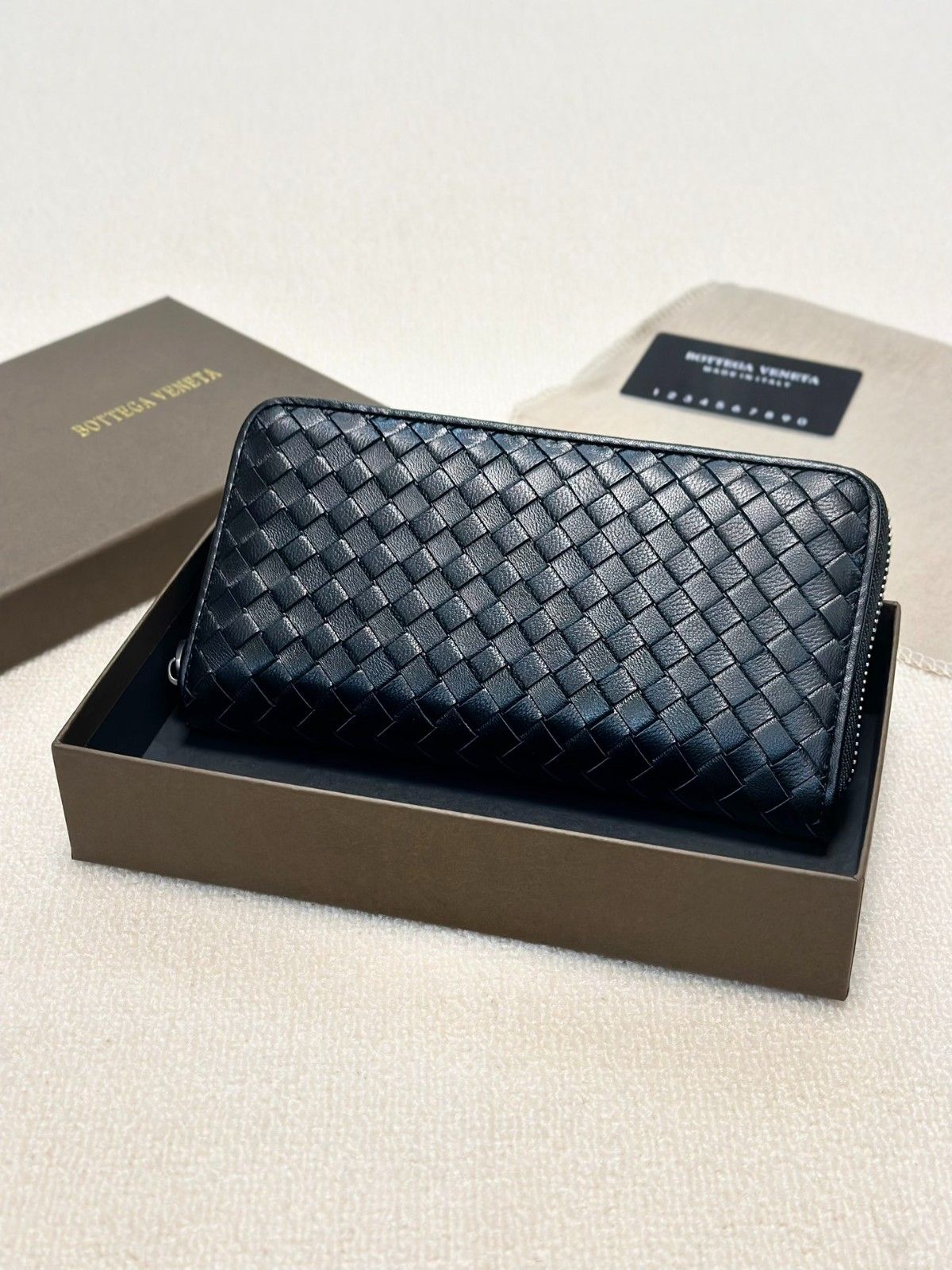 Bottega Veneta 長財布 人気 メンズ向け A28776