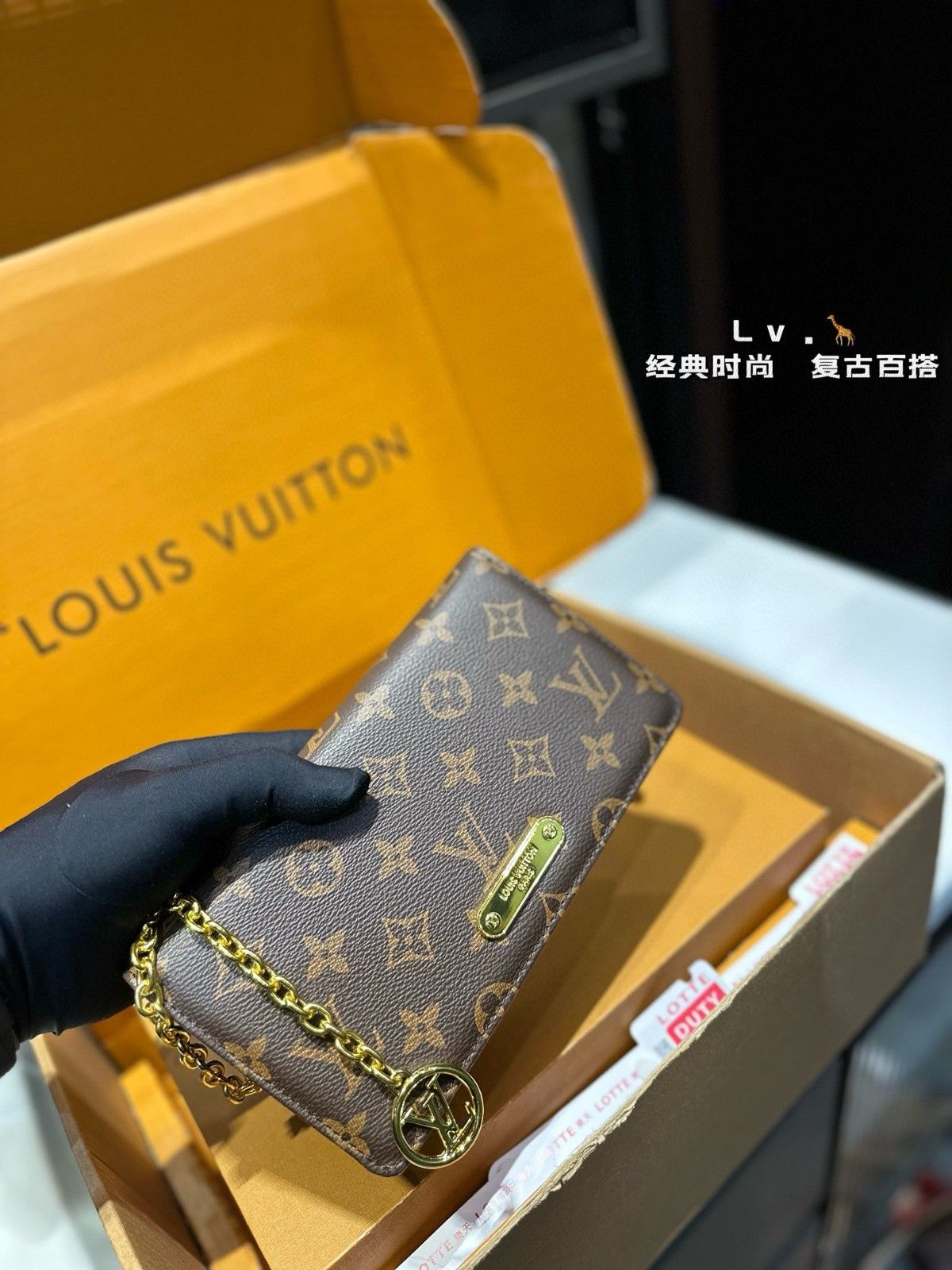 ルイヴィトン Lv Wallet On Chain Lily チェーンバッグ 可愛い A29423