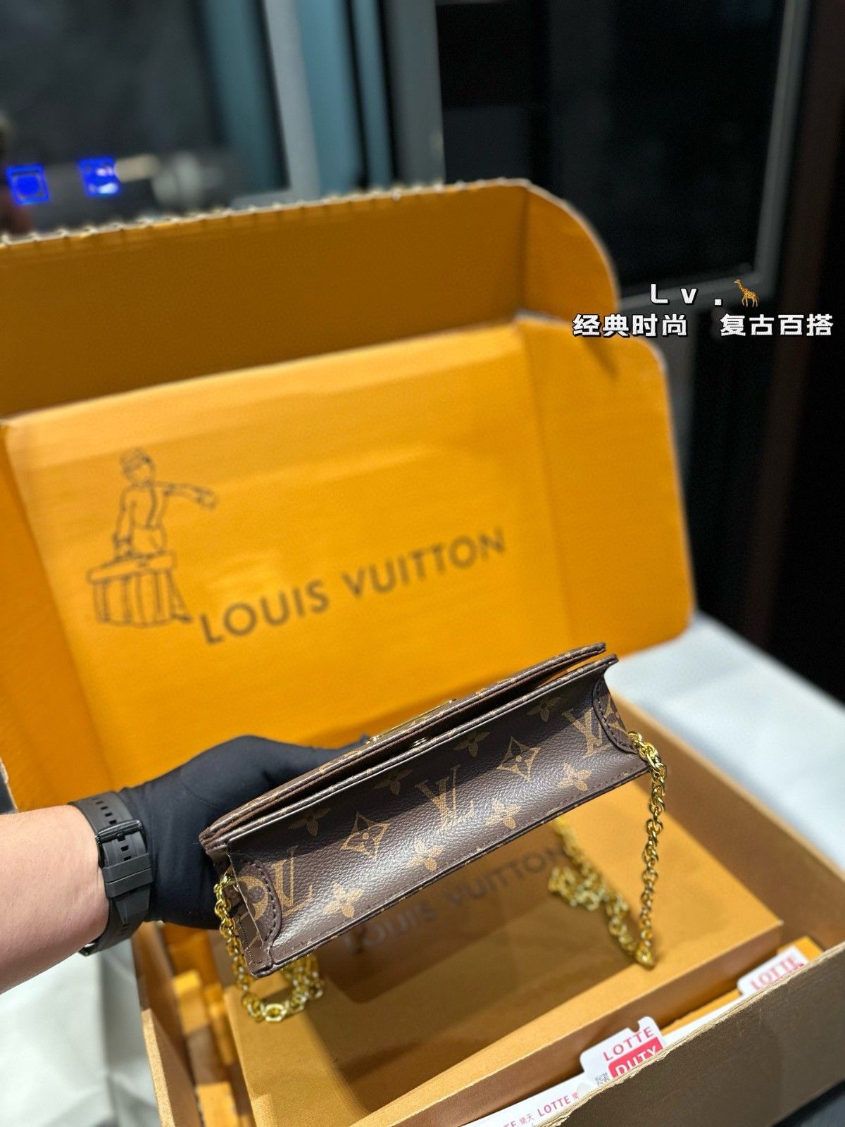 ルイヴィトン Lv Wallet On Chain Lily チェーンバッグ 可愛い A29423