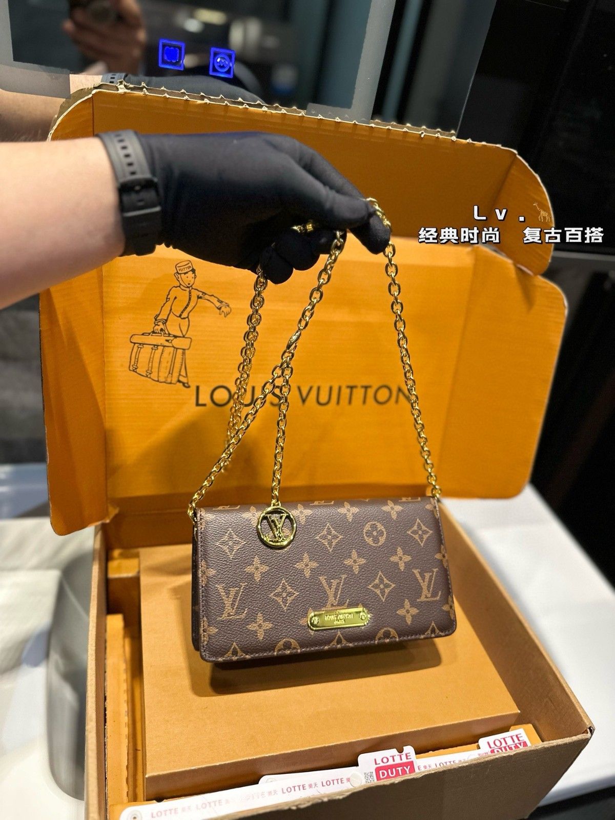 ルイヴィトン Lv Wallet On Chain Lily チェーンバッグ 可愛い A29423