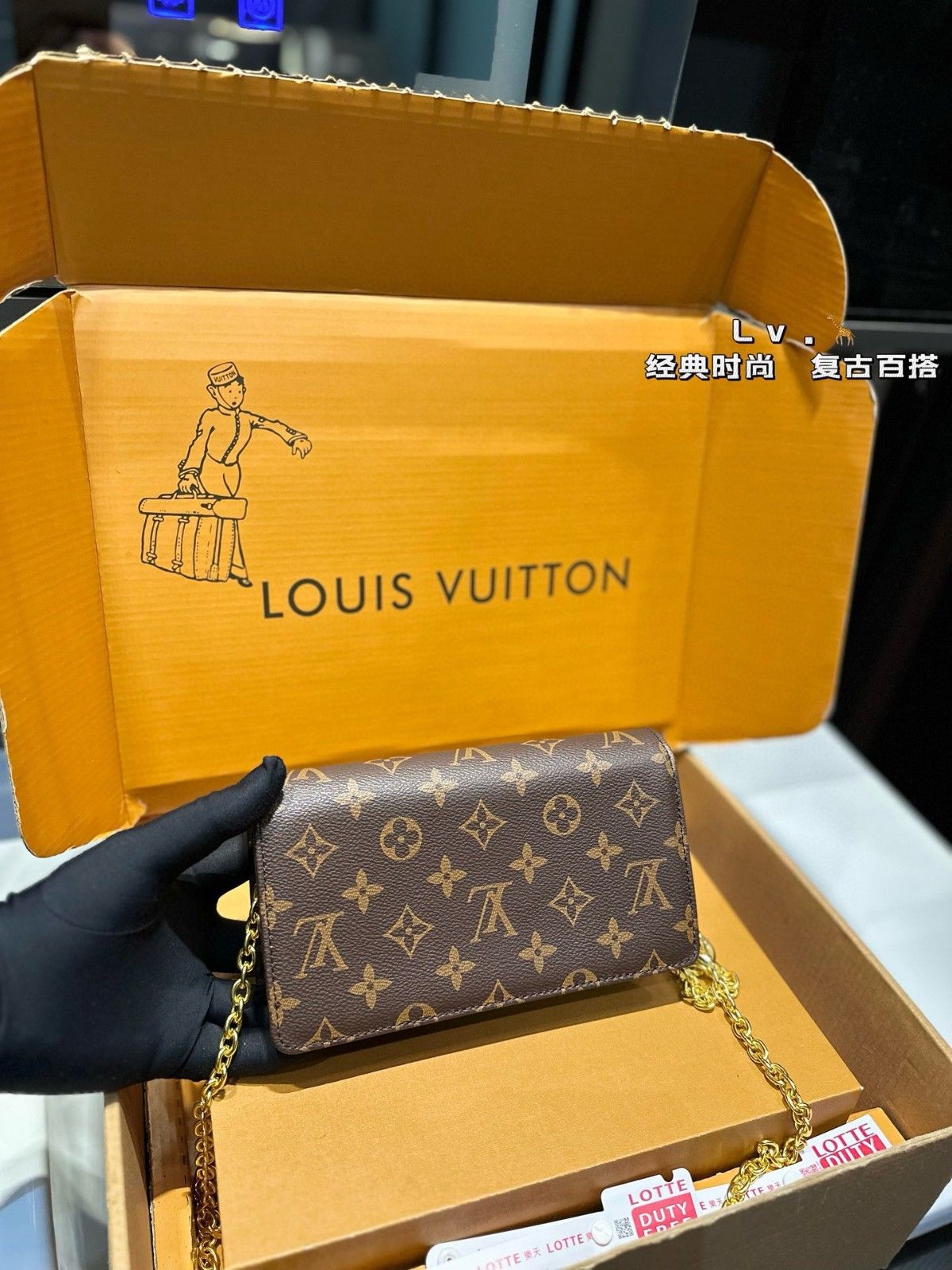 ルイヴィトン Lv Wallet On Chain Lily チェーンバッグ 可愛い A29423