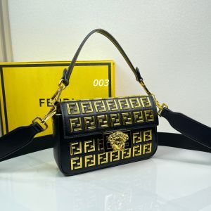 フェンディ Versace Medusa Baguetteミニハンドバッグ A29494