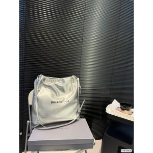 バレンシアガ ショルダーバッグ SHOPPER DUSTBAG A29564