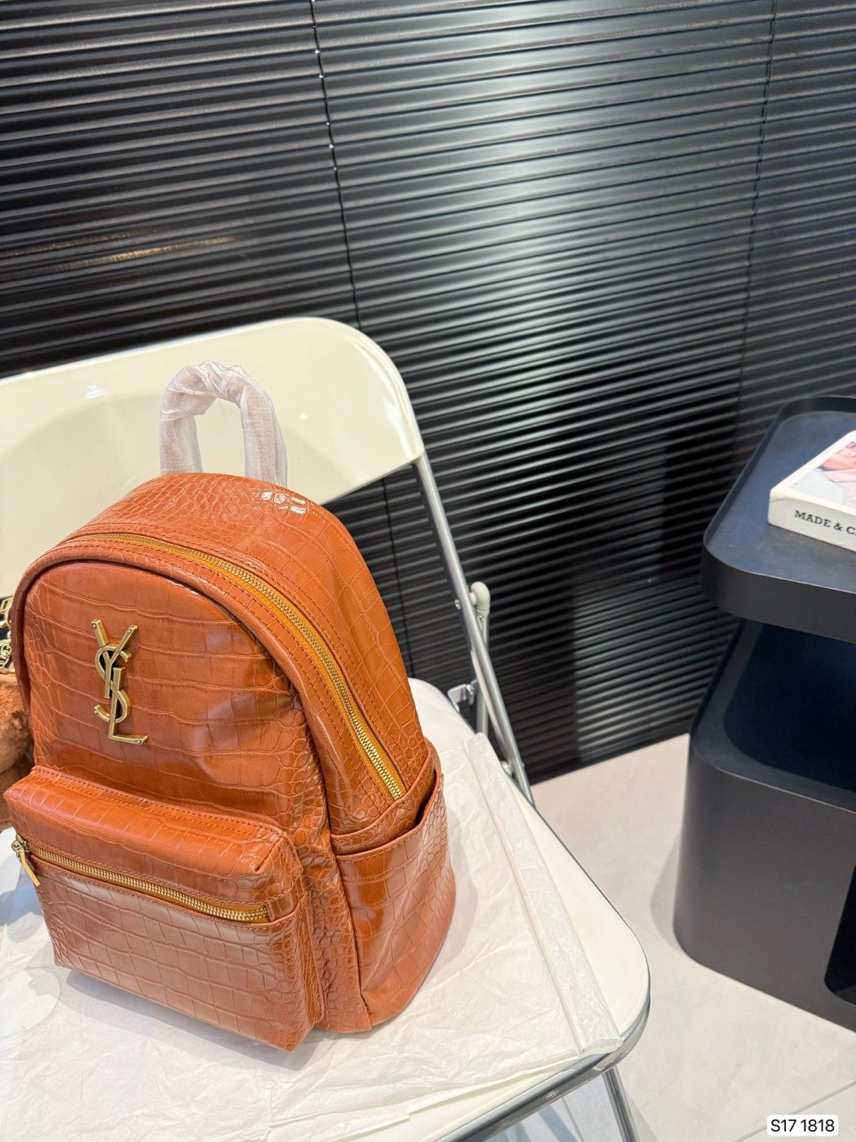 イブサンローラン バックパック 見た目が良い おしゃれ A29653