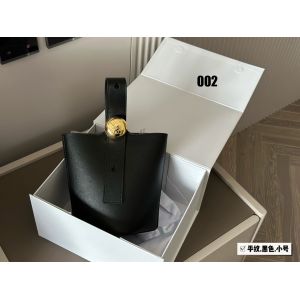 ロエベ loewe pebble バケットバッグ ミニ 高級感 A29675