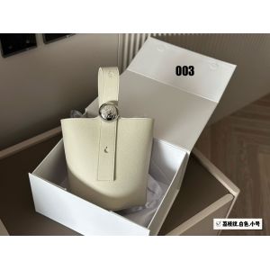 ロエベ loewe pebble バケットバッグ ミニ 高級感 A29675