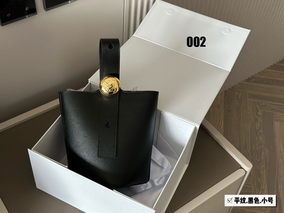 ロエベ loewe pebble バケットバッグ ミニ 高級感 A29675