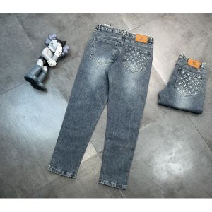 ルイヴィトン デニムパンツ 刺繍ロゴ 個性的 A29701
