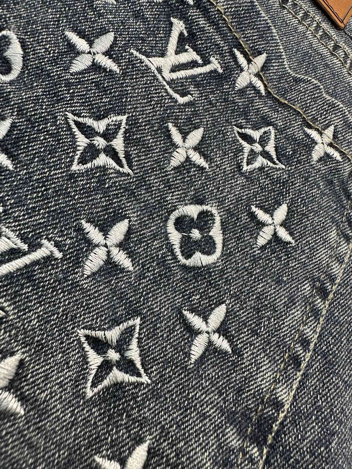 ルイヴィトン デニムパンツ 刺繍ロゴ 個性的 A29701
