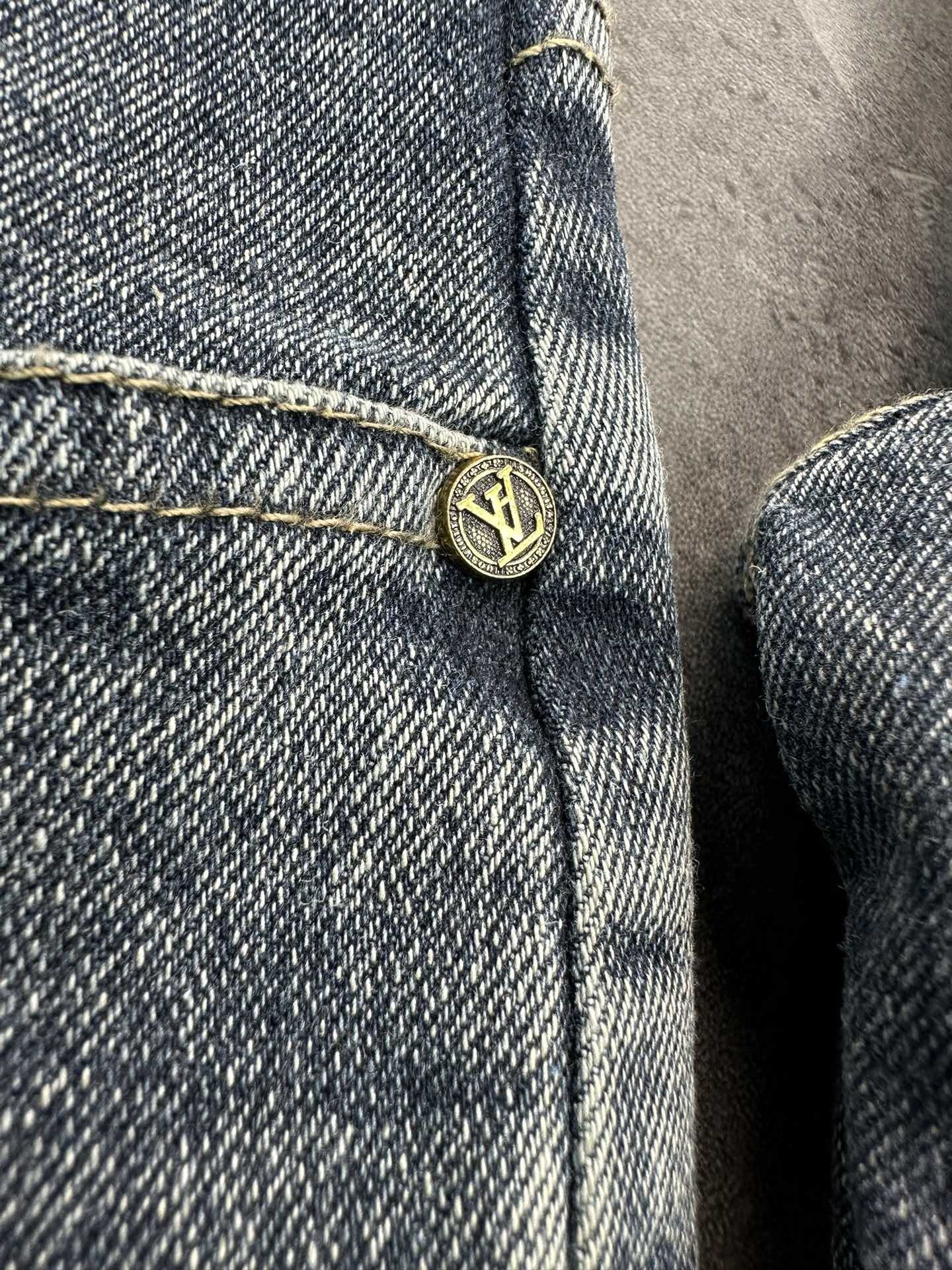 ルイヴィトン デニムパンツ 刺繍ロゴ 個性的 A29701