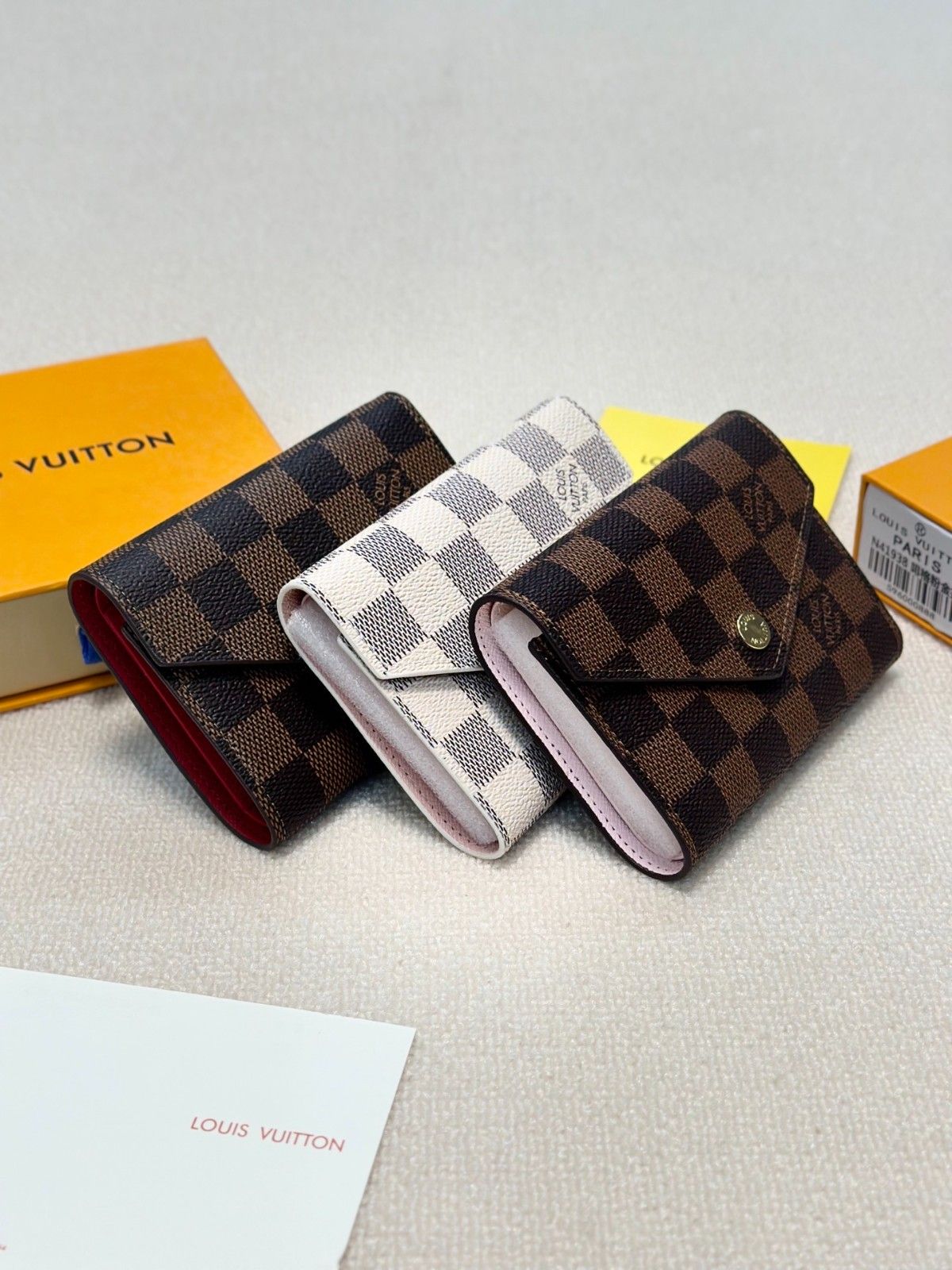 ルイヴィトン LV x YK Victorine短財布 モノグラム A29772