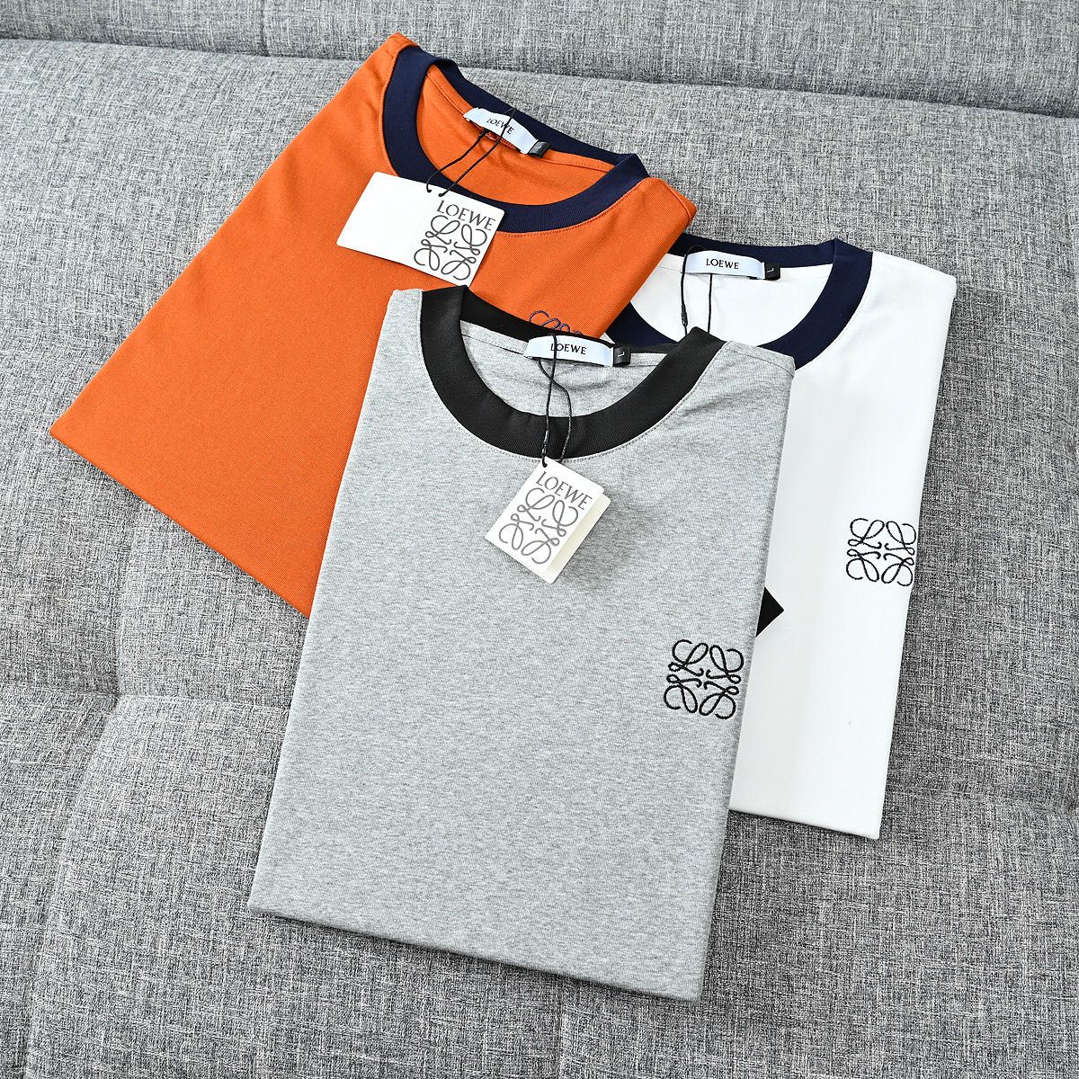 ロエベ Tシャツ コットン刺繍半袖Tシャツ A30087