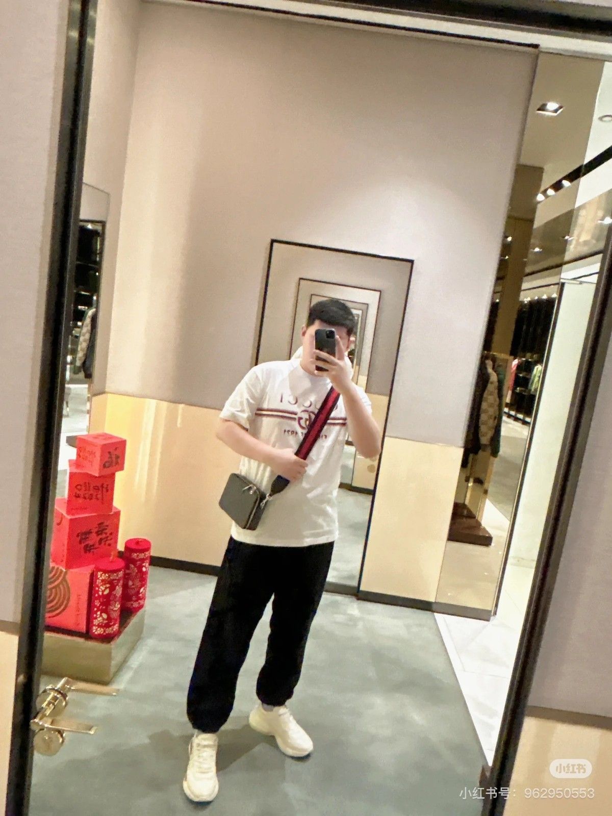 グッチ 半袖Tシャツ ラウンドネック オシャレ 男女向け A30167