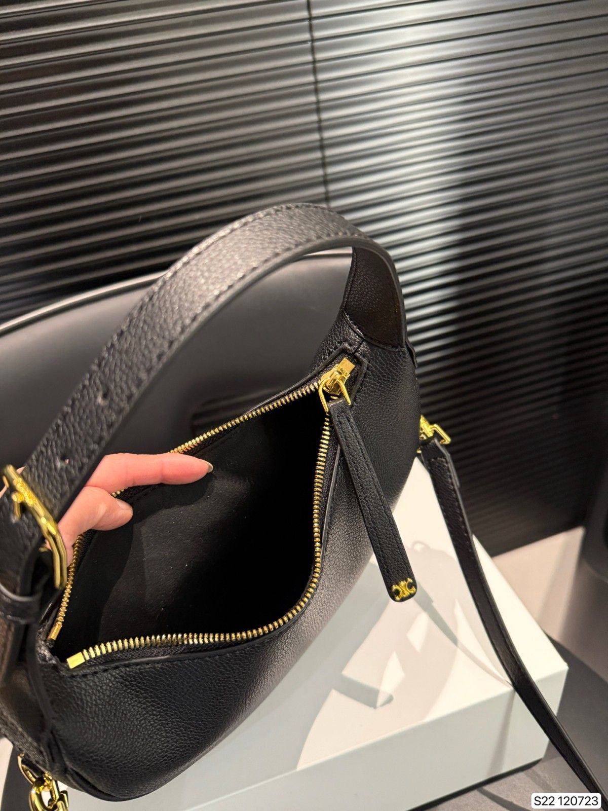 セリーヌ celine lulu ホーボーバッグ 可愛い A30289