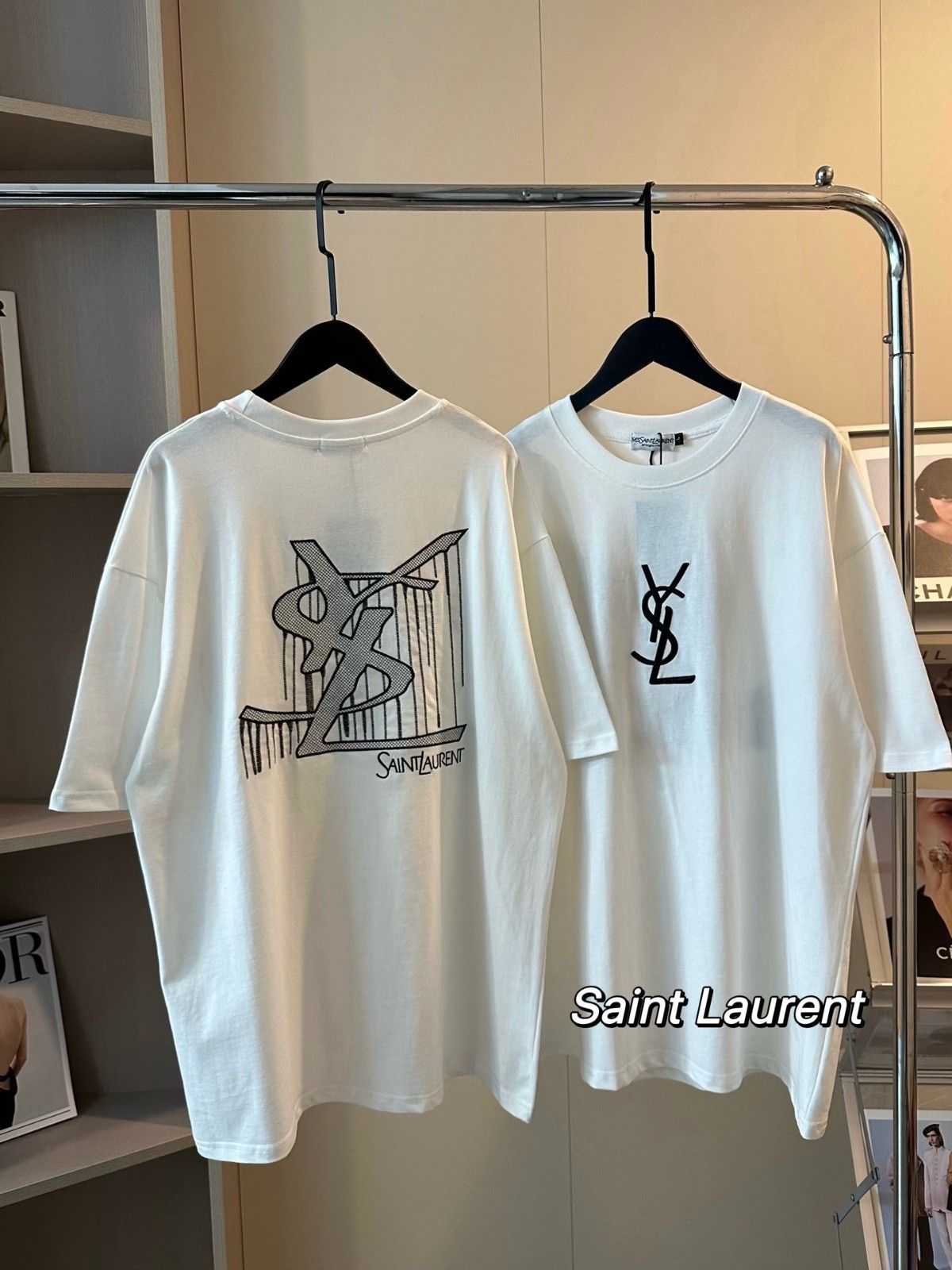 イヴ・サンローラン 半袖Tシャツ 刺繍が施された A30295