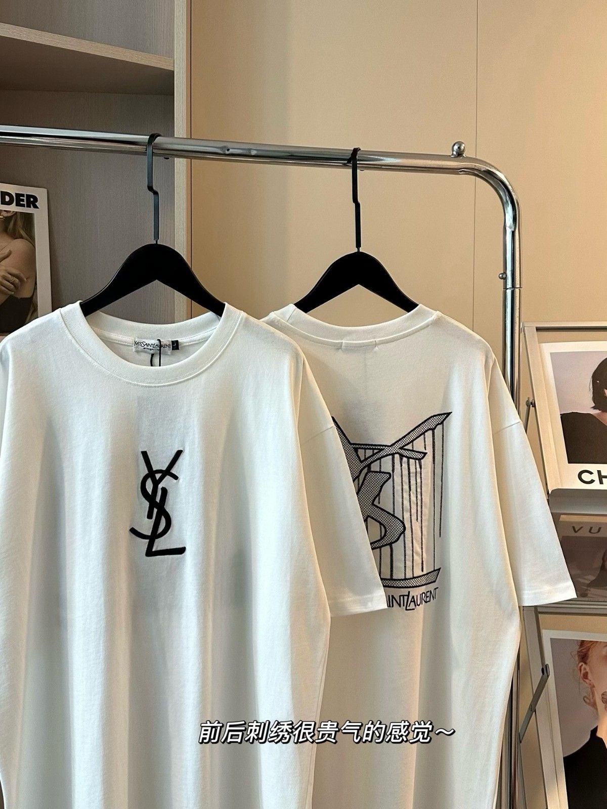 イヴ・サンローラン 半袖Tシャツ 刺繍が施された A30295