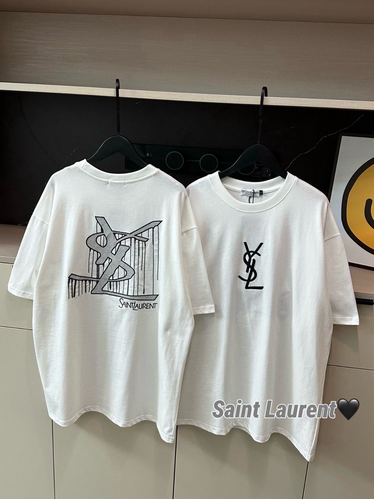 イヴ・サンローラン 半袖Tシャツ 刺繍が施された A30295