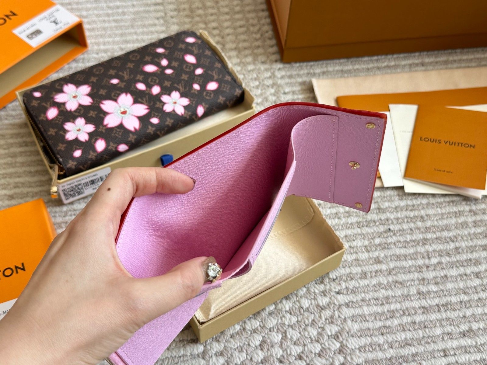 ルイヴィトン ウォレット 財布 レザー 桜 男女向け A30316