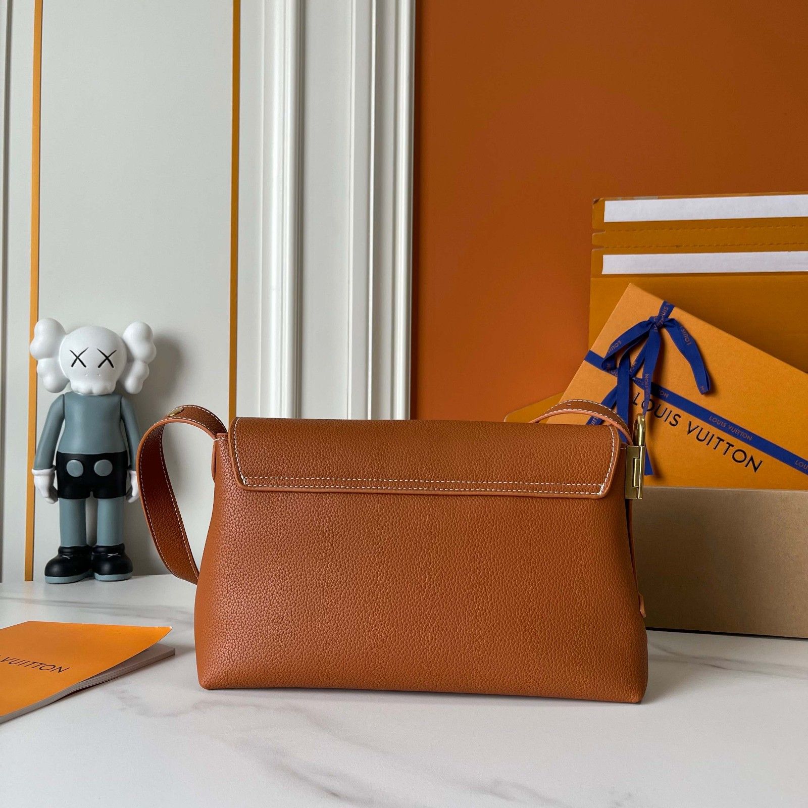 ルイヴィトン Low Key Messenger ショルダーバッグ 高品質 A30326