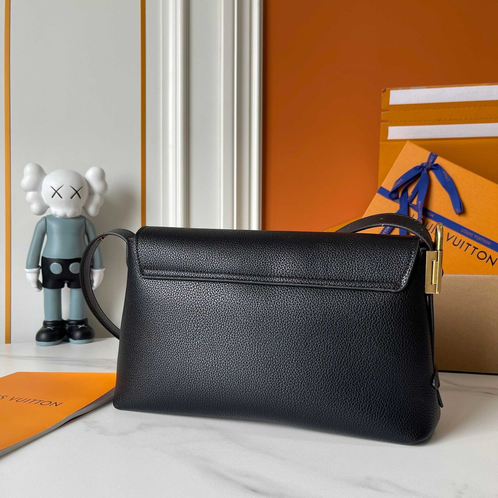 ルイヴィトン Low Key Messenger ショルダーバッグ 高品質 A30326