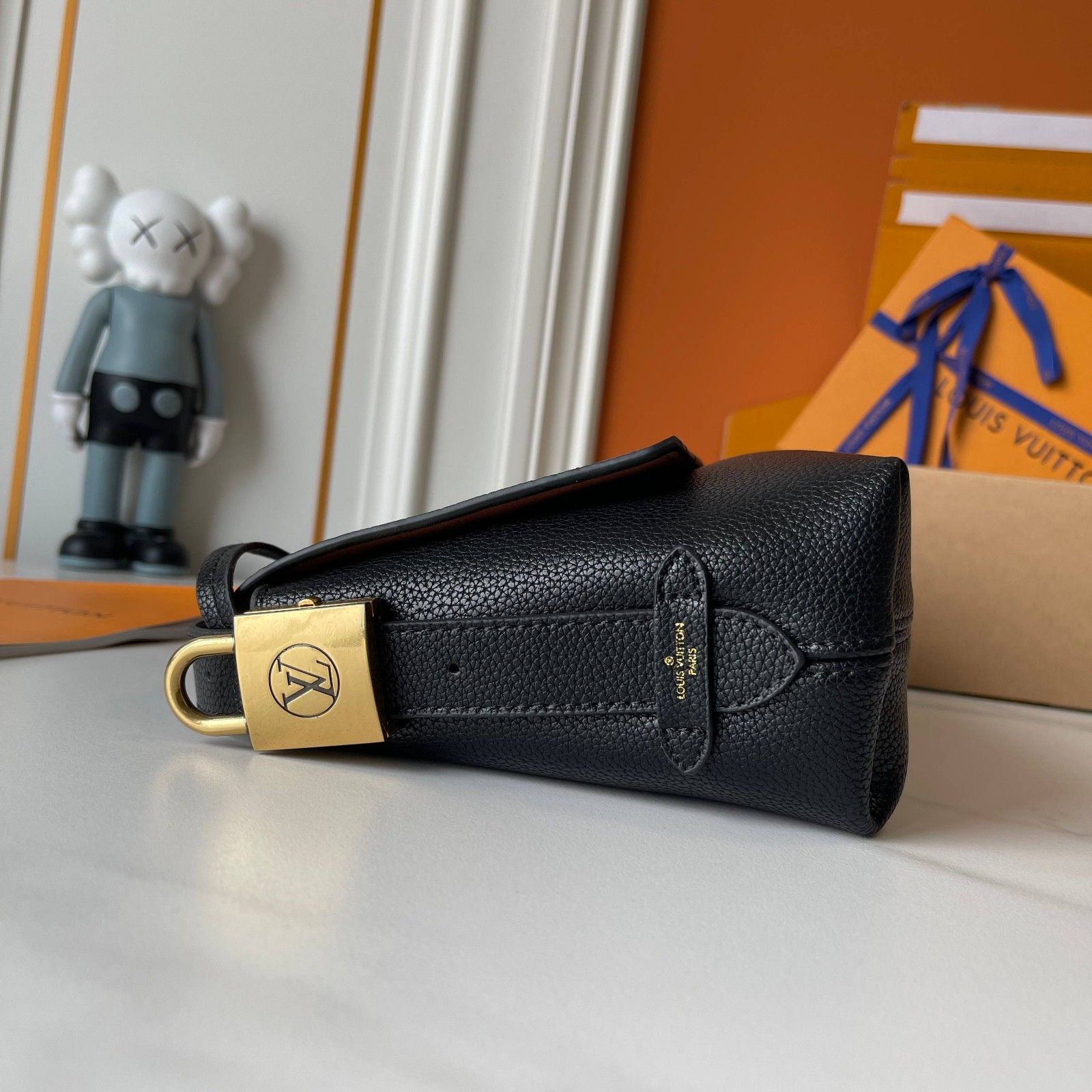 ルイヴィトン Low Key Messenger ショルダーバッグ 高品質 A30326