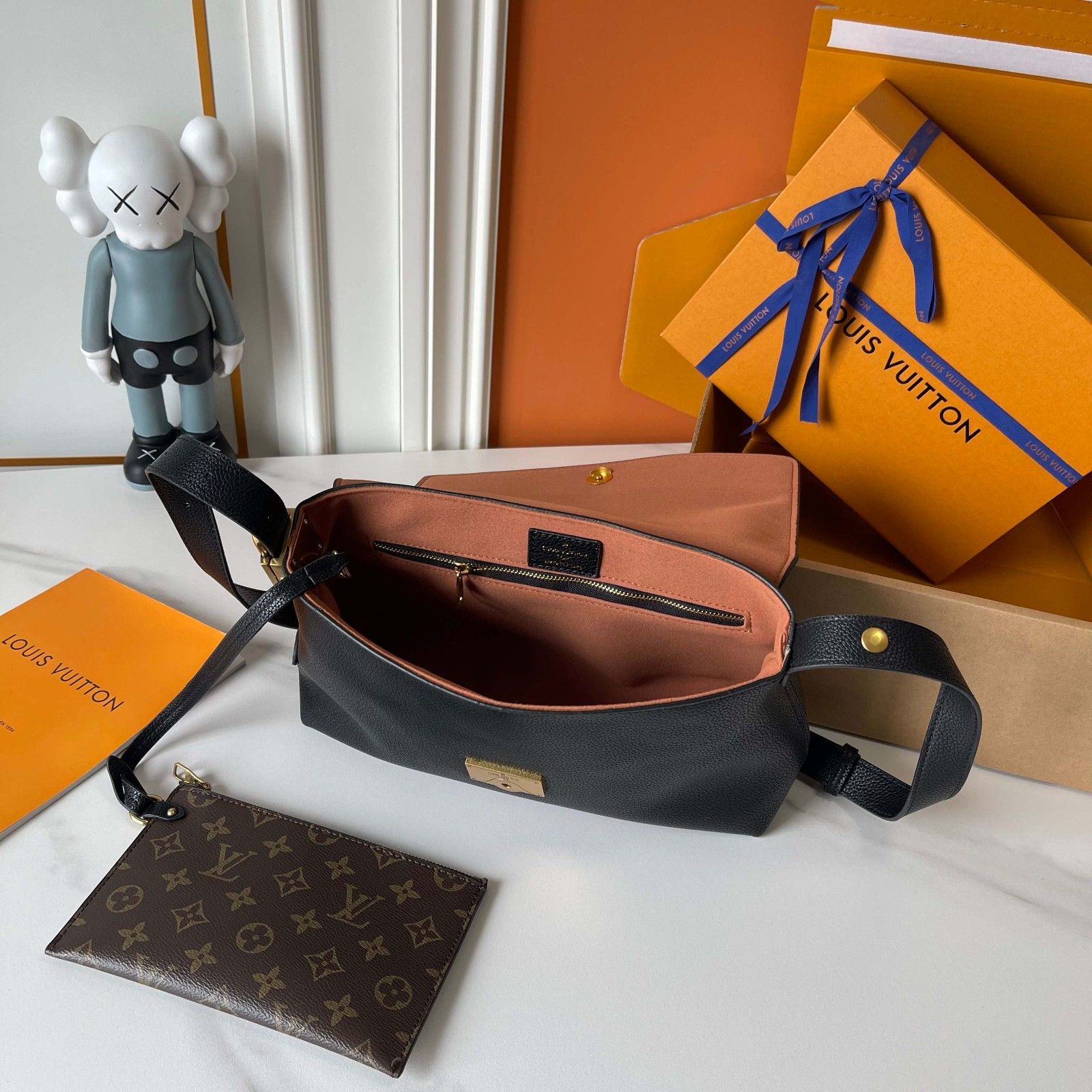 ルイヴィトン Low Key Messenger ショルダーバッグ 高品質 A30326