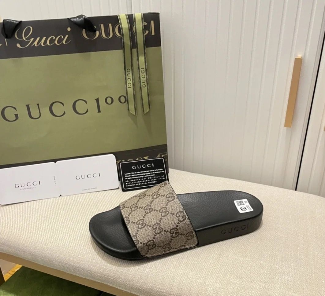 ルイヴィトン グッチ サンダル スリッパ レザー 男女向け A30331