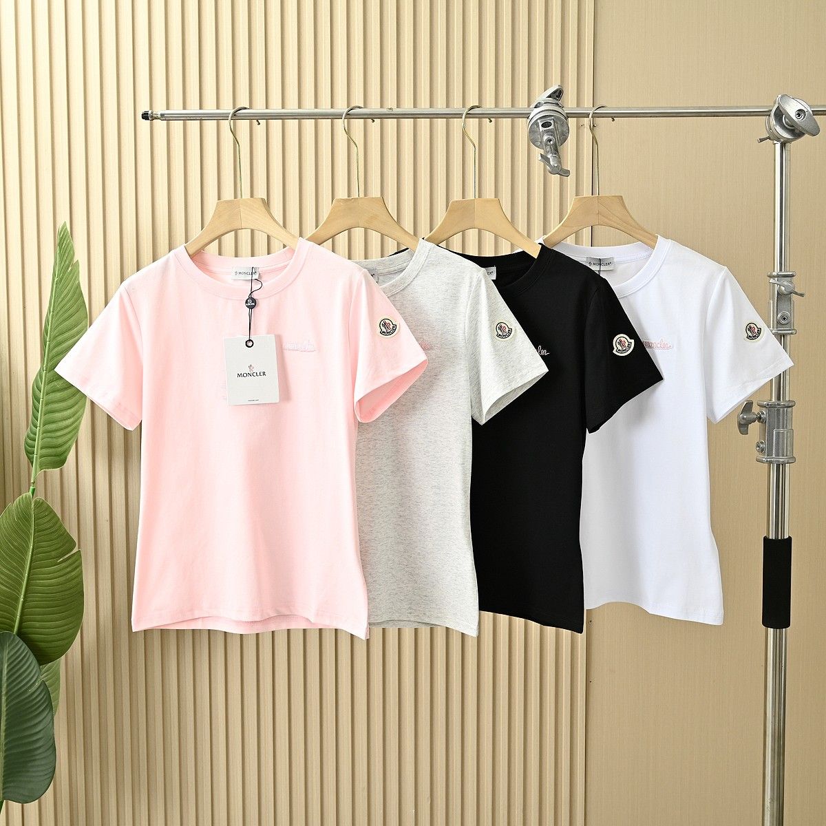 モンクレール Tシャツ半袖 レディース 4色 クラシック コットン A30328