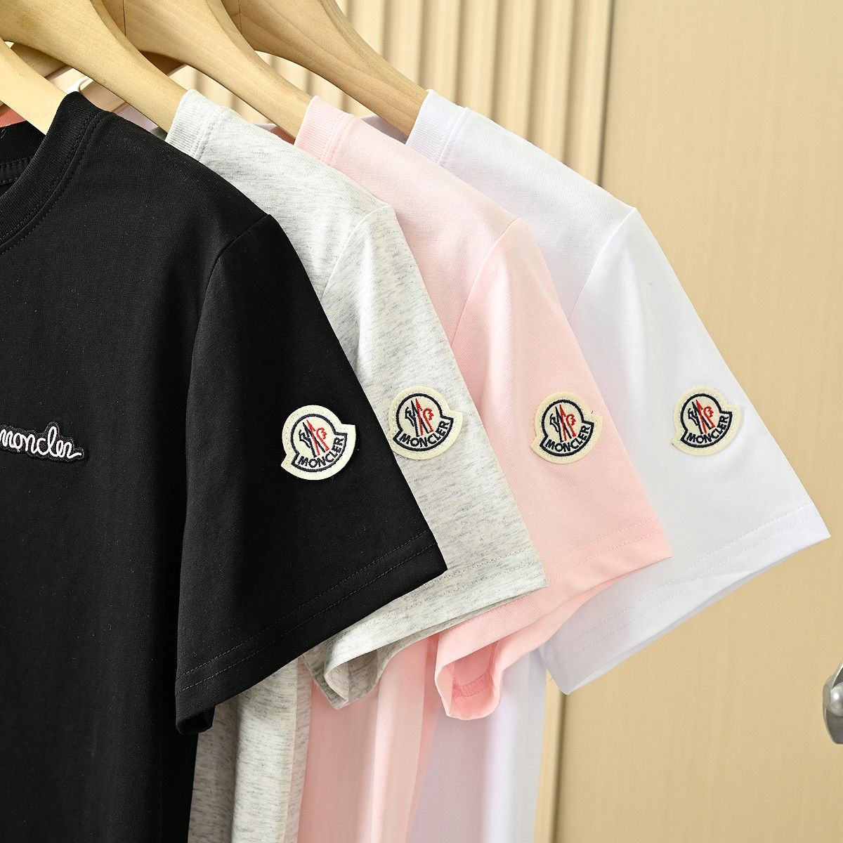 モンクレール Tシャツ半袖 レディース 4色 クラシック コットン A30328
