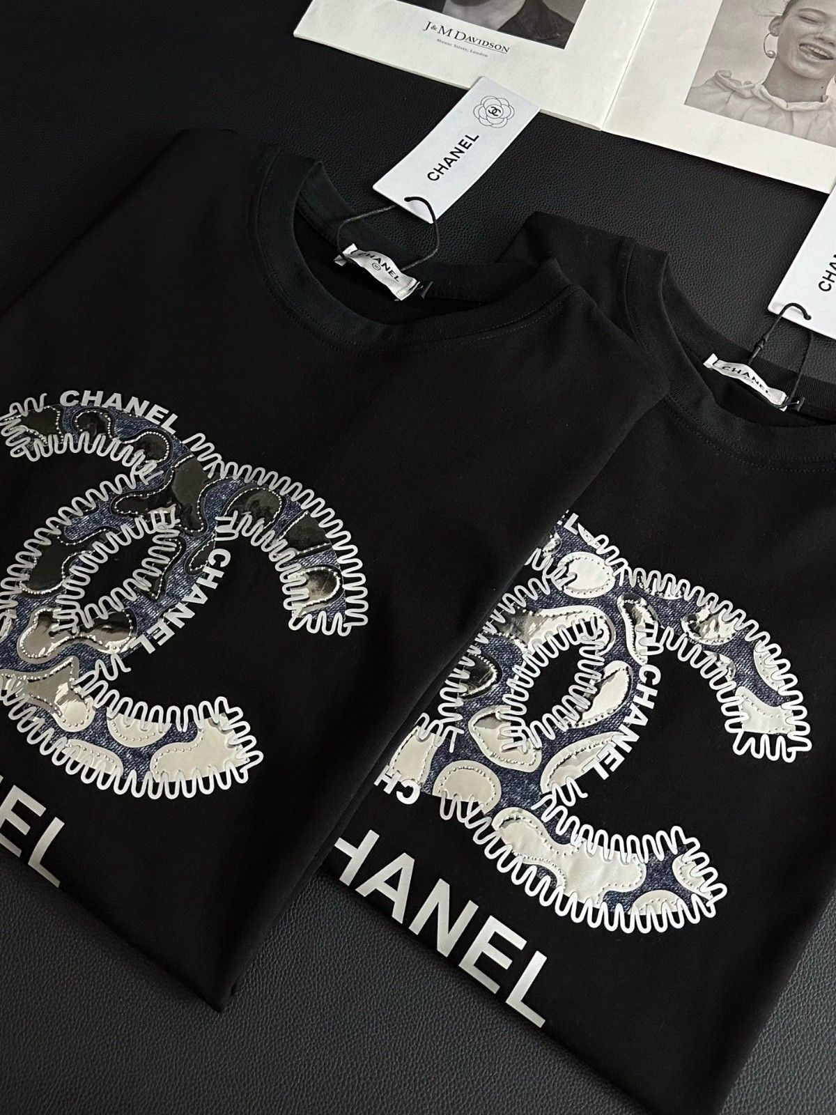 シャネル 半袖Tシャツ スパンコールデニムロゴ刺繍 可愛い A30344