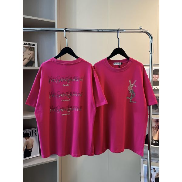 イヴ・サンローラン 半袖Tシャツ ダイヤモンドロゴ入り ローズレッド A30345