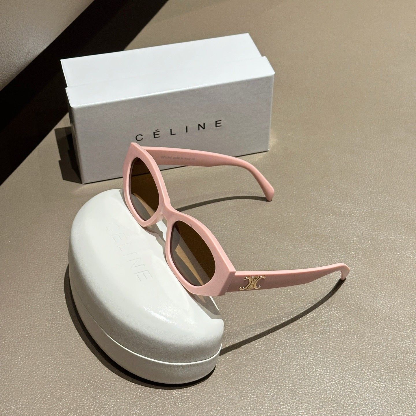 セリーヌ サングラス レディース向け オシャレ A30360