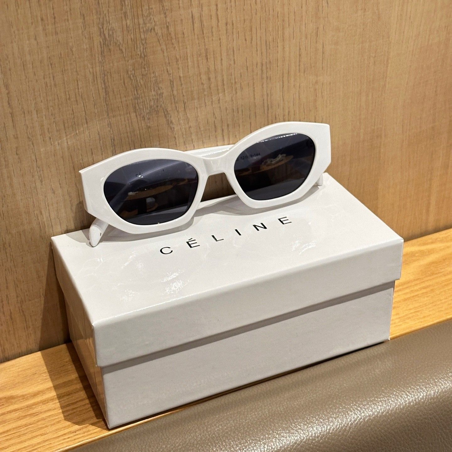 セリーヌ サングラス レディース向け オシャレ A30360